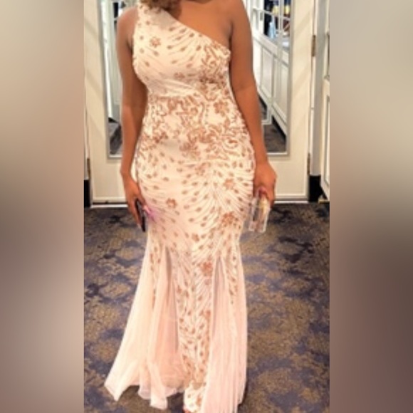 ✨✨✨✨ Beautiful rose gold sequin gown ✨✨✨✨ - Picture 2 of 3